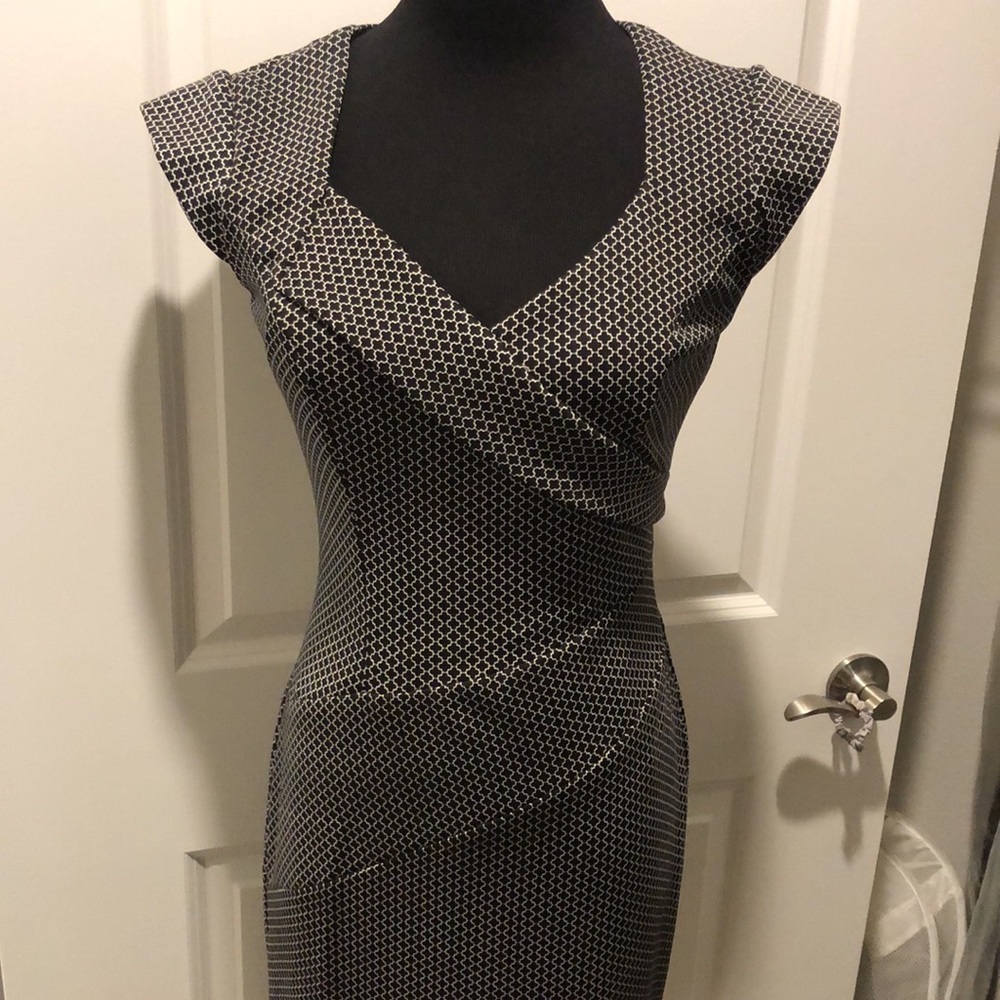 WHITE HOUSE BLACK MARKET SHEATH DRESS